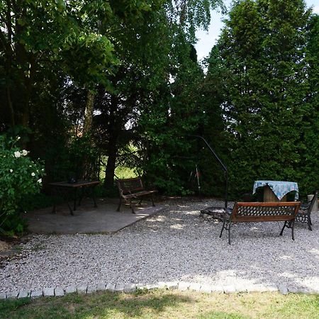 Comfortable House With Garden Manki Exterior foto